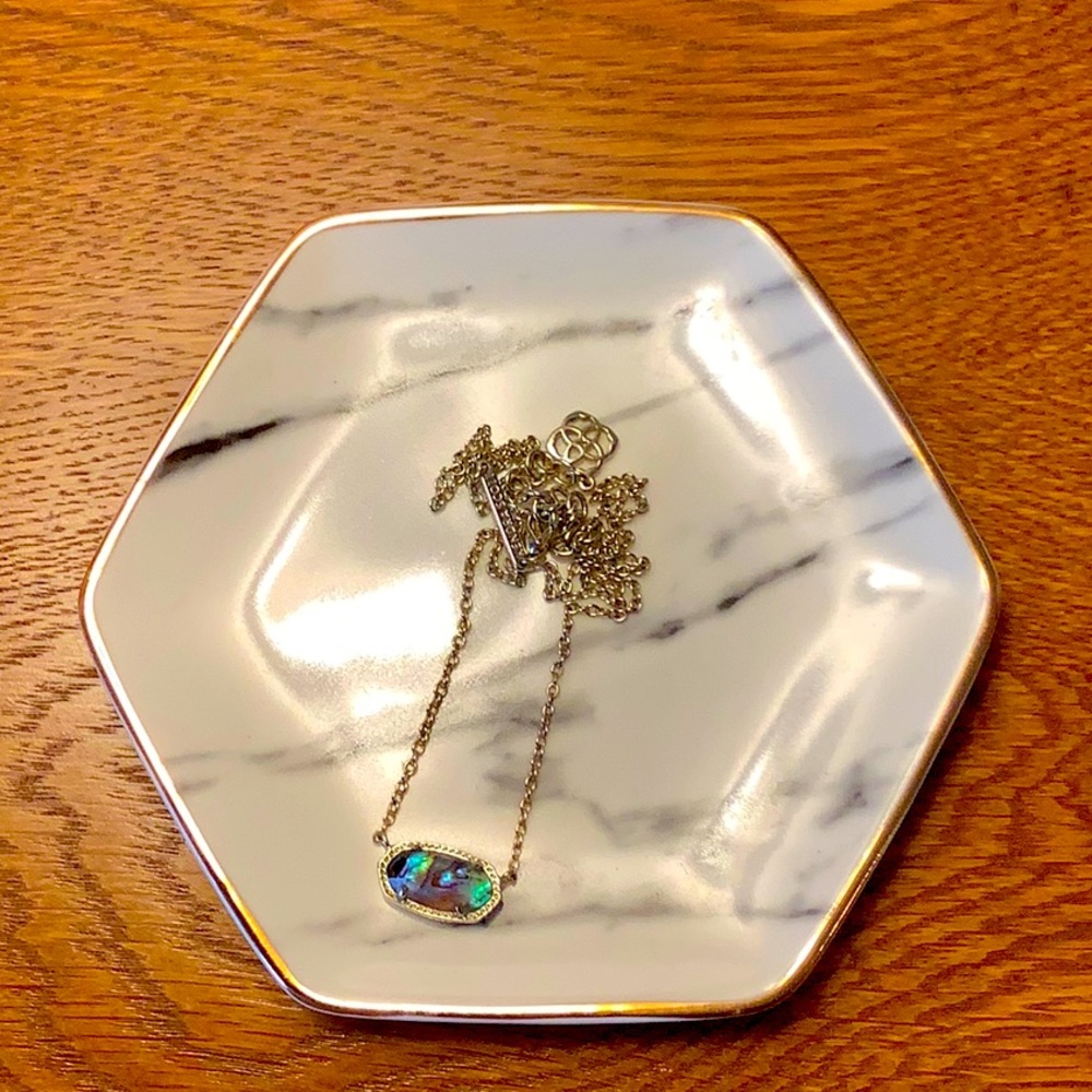 Kendra Scott necklace